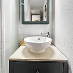 דירה T2 Avec Balcon & Vue Port ,Clim, Plages A Pied